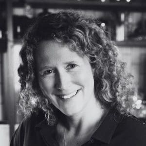 Luscinia: Senior Commercial Lawyer